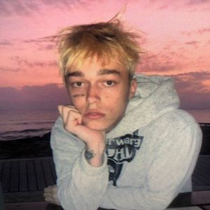 Meet your Posher, Avah